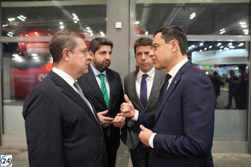 Page acusa de inminente extradición durante su reunión en Fitur con Moreno, Mazón y López Miras