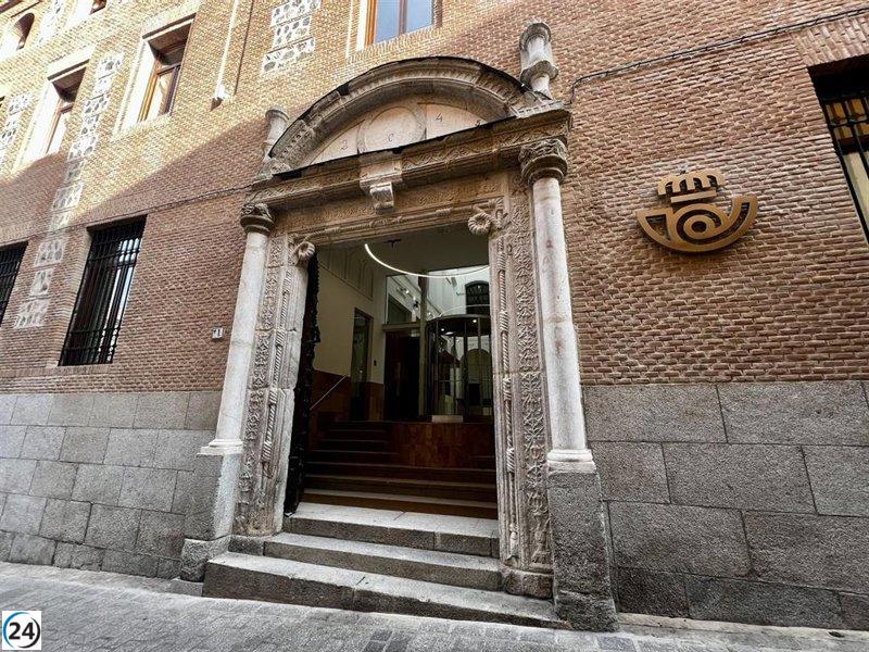 Después de 18 meses de cierre debido a obras, vuelve a abrir sus puertas la oficina de Correos en el Casco Histórico de Toledo.