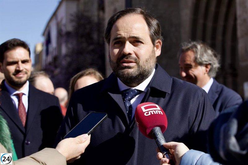 Núñez denuncia al PSOE por aumentar el IVA de la luz tras escándalos de corrupción.