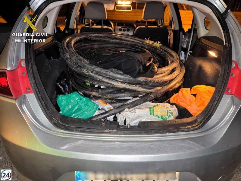 Tres detenidos en Alcolea del Pinar por robo de cable telefónico, según la Guardia Civil.