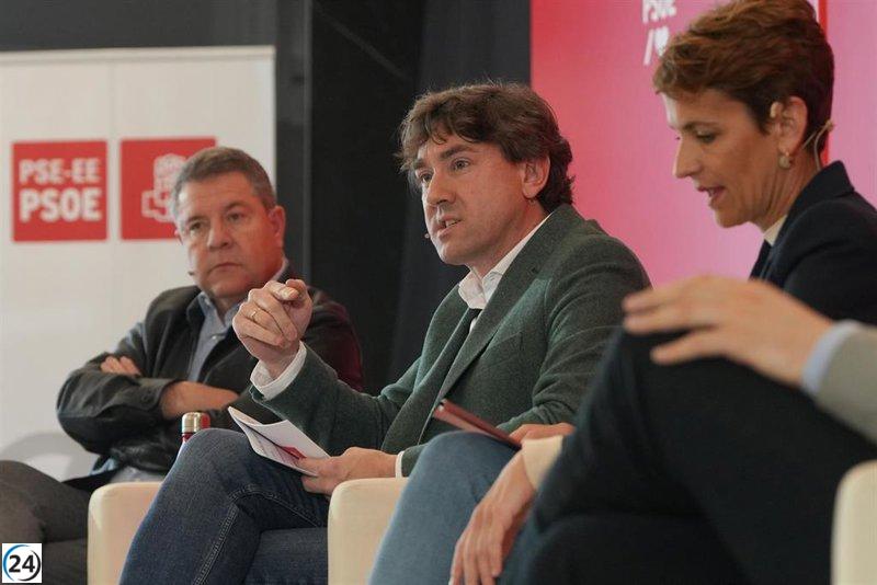El líder del PSOE elogia la resistencia del partido y lo compara con una autopista, aunque advierte sobre posibles obstáculos.