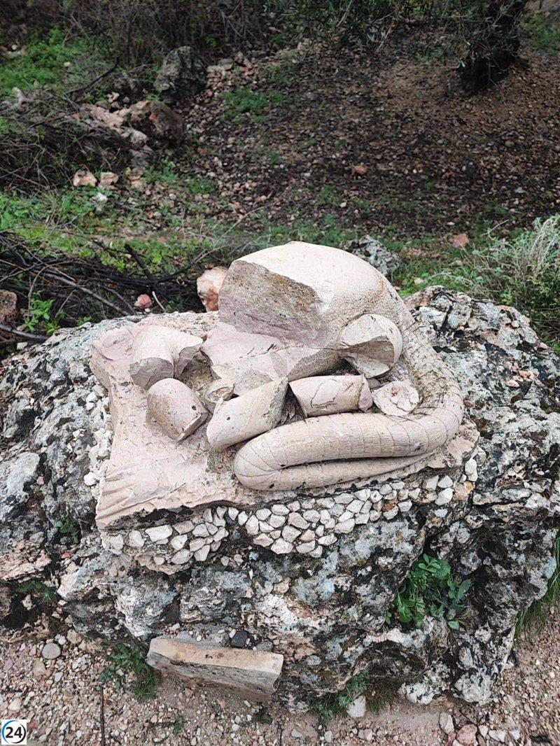 Vandalismo en la 'Ruta de las Esculturas' de Bogarra denunciado ante la Guardia Civil.