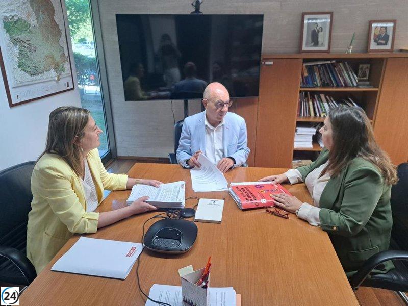 'CCOO reclama a la Junta la reducción de la jornada lectiva para docentes mayores de 55 años con 7.000 firmas'