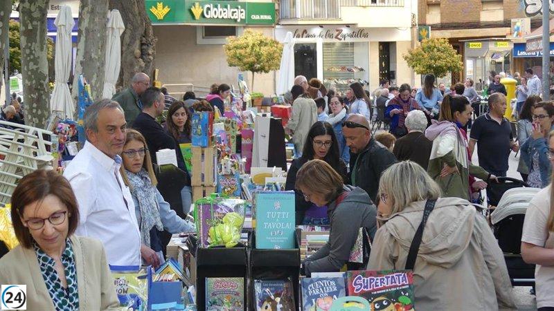 Los libreros de Cuenca regresan a la plaza de la Hispanidad con sus libros a la calle.