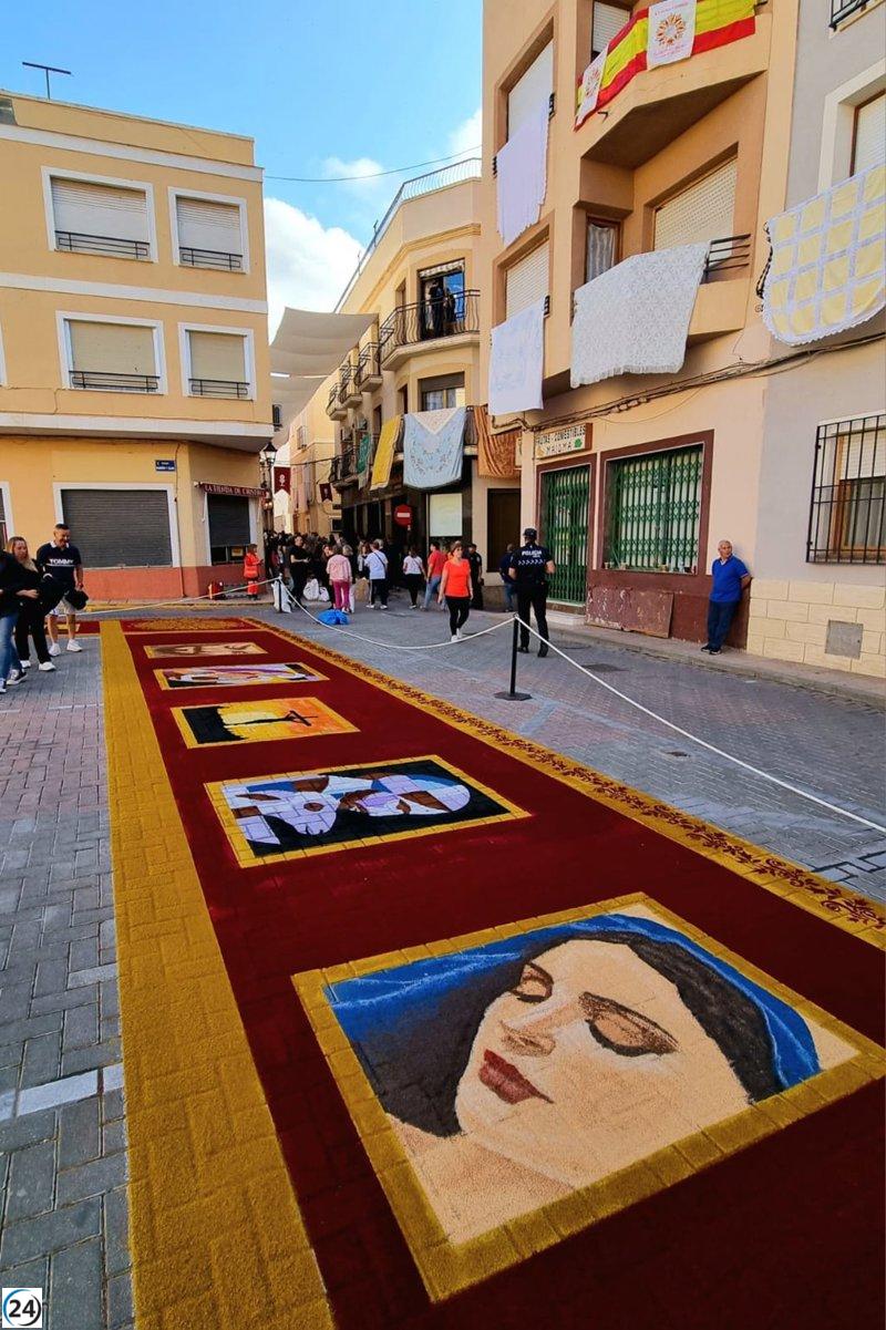 Las tradicionales alfombras de serrín de Elche de la Sierra buscan reconocimiento mundial tras seis décadas de creación.