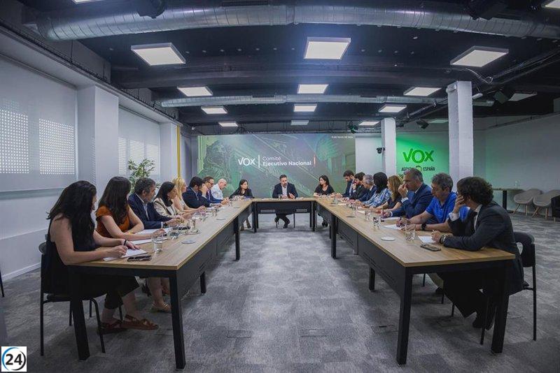 Abascal advierte al PP: no colaborar en el reparto de menas o romperán pactos en ayuntamientos