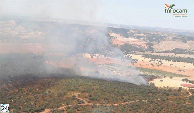 Controlado el fuego en Villarejo de Montalbán tras darse por extinguido.