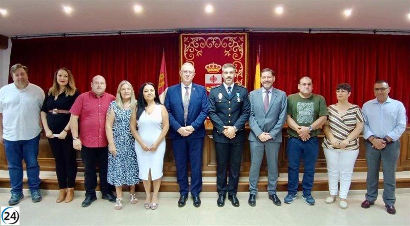 Héroe policía de Ciudad Real recibe distinción por salvar vida de hombre en peligro.