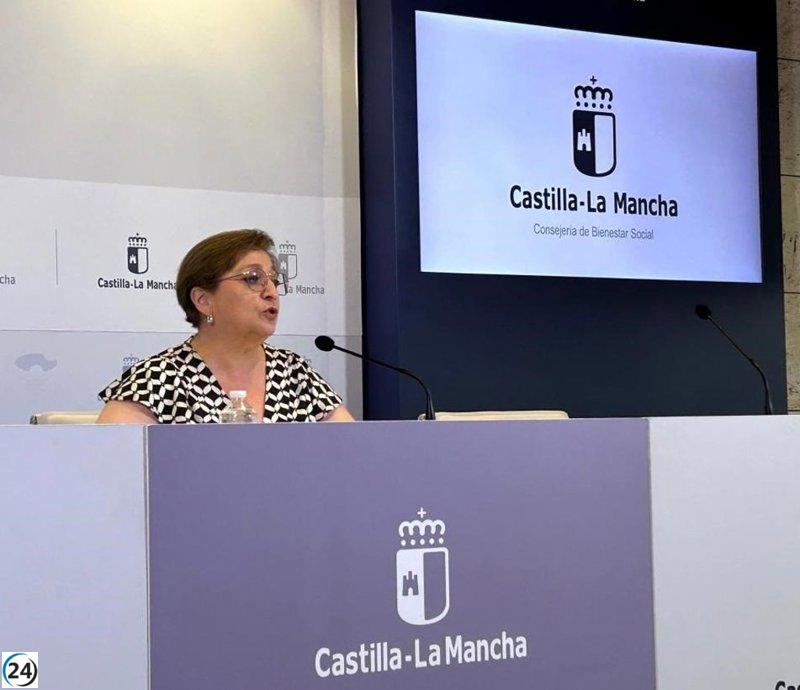 Gobierno de C-LM pide a De la Rosa terminar con el espectáculo y promete enmendar el Concierto Social de Infancia si es necesario.
