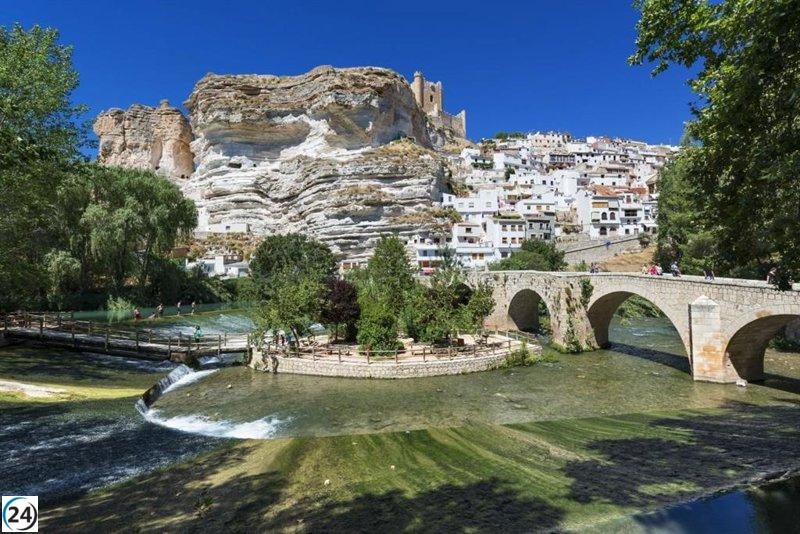 Fuerte inundación arrastra varios vehículos en Alcalá del Júcar