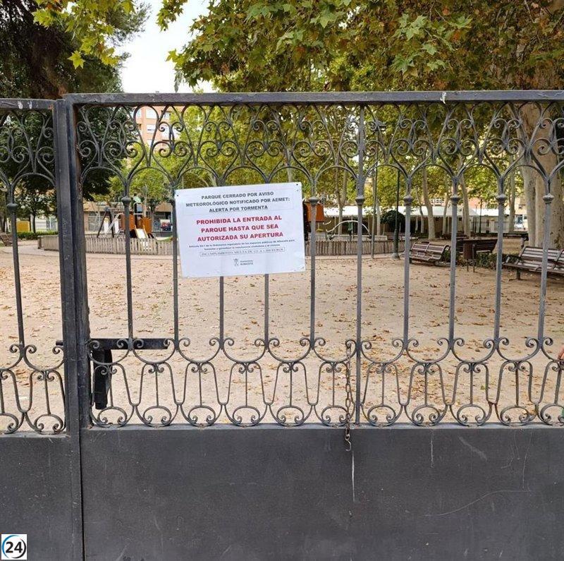 El Ayuntamiento de Albacete clausura parques por lluvias según alerta de la Aemet.