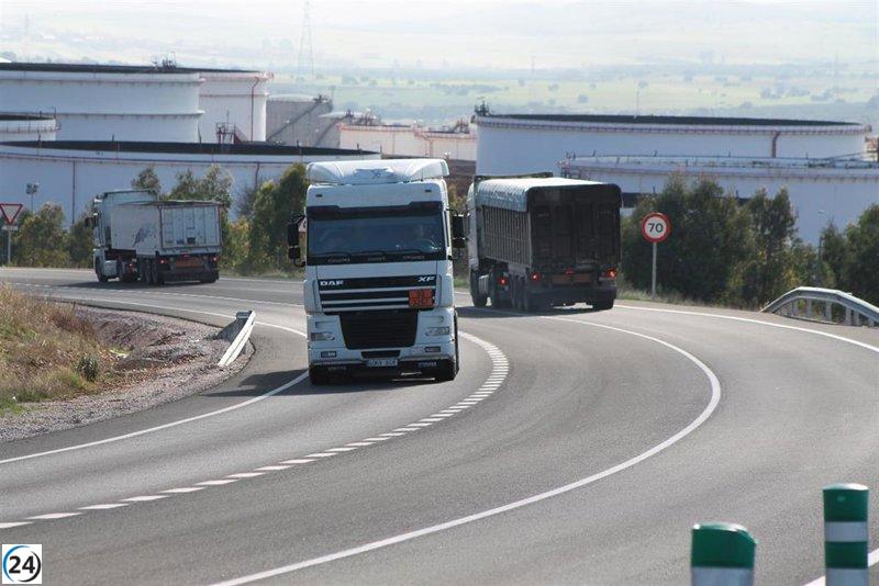 Empresarios del Transporte en C-LM se oponen al centro de inmigrantes en el aeropuerto de Ciudad Real.