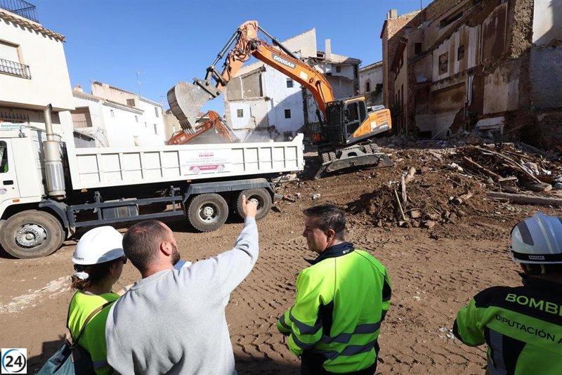 Cinco casas destruidas en Letur; se evalúa la situación con arquitectos de la Diputación de Albacete.