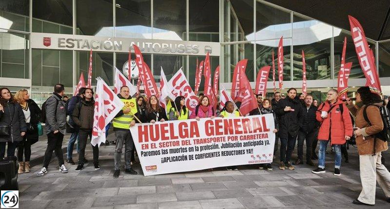 CCOO cancela la huelga de autobuses del lunes en demanda de jubilación anticipada para los trabajadores del sector.