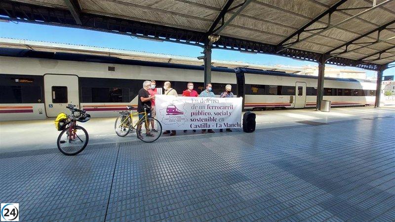 Grupo pro-ferrocarril de Cuenca protesta contra fallo del Supremo sobre tren tradicional.