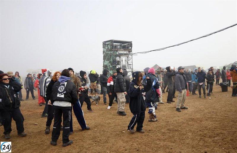 La Policía estima 5.000 participantes en la rave del aeropuerto de Ciudad Real que comenzó en fin de año.