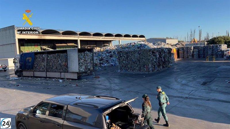 Desmantelan red que traficaba residuos peligrosos de Italia a vertederos ilegales en Cuenca y Tarragona.