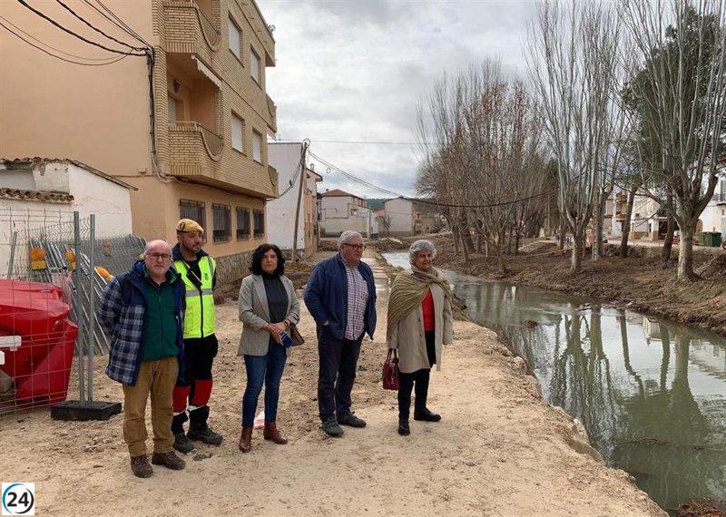 La UME desaloja más de 1.500 metros cúbicos de escombros en Mira tras la tormenta.