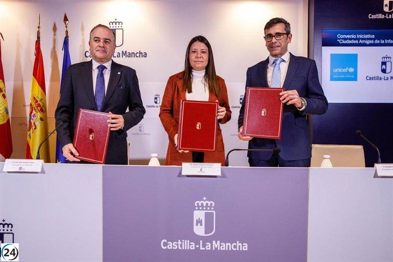 C-LM ratifica su respaldo a la infancia al sellar acuerdo con FEMP y Unicef.