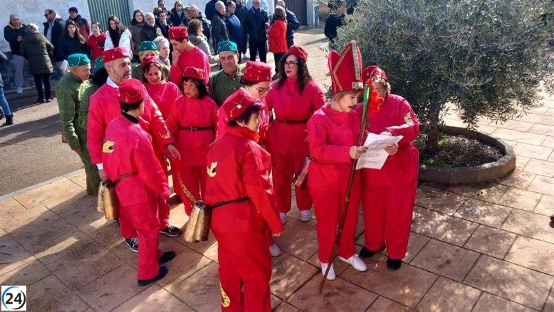 Mazarulleque revive la tradición de los Diablos y Diablas de San Blas tras años de olvido.