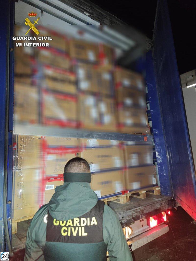 La Guardia Civil detiene a cuatro delincuentes tras intentar robar un camión en Trijueque.