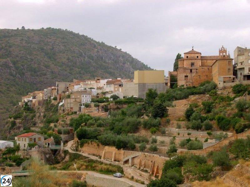 Interrumpida la A-40006 en Liétor por un árbol caído.