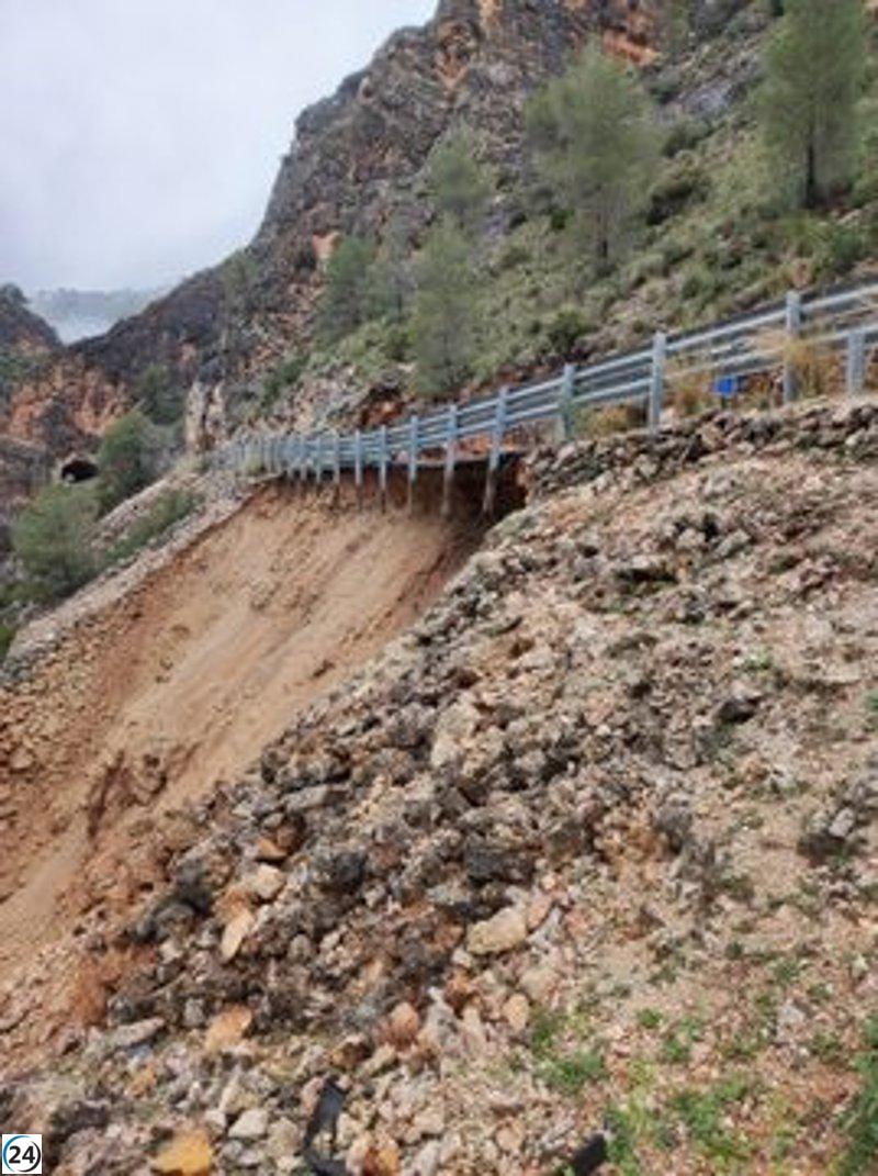 CM-3203 en Ayna cerrada por deslizamiento de tierra parcial.