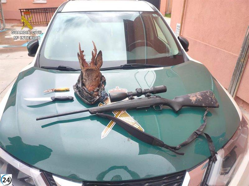 Detienen a dos cazadores furtivos en Canales de Molina, según la Guardia Civil.