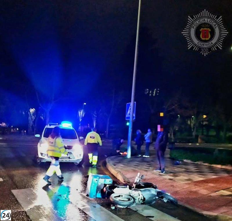 Moto repartidor choca con coche en la avenida del Mediterráneo de Cuenca, resultando en un herido.
