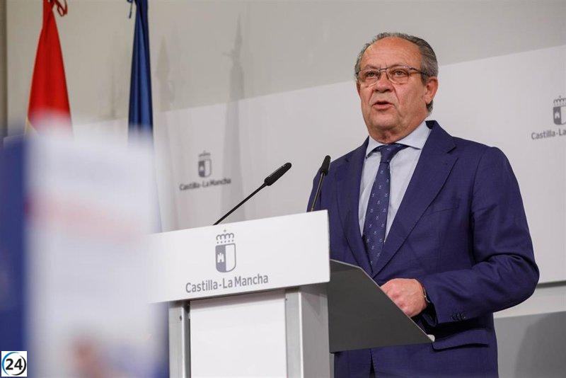 Ruiz Molina advierte a Núñez sobre la necesidad de utilizar el superávit para aminorar la deuda pública.