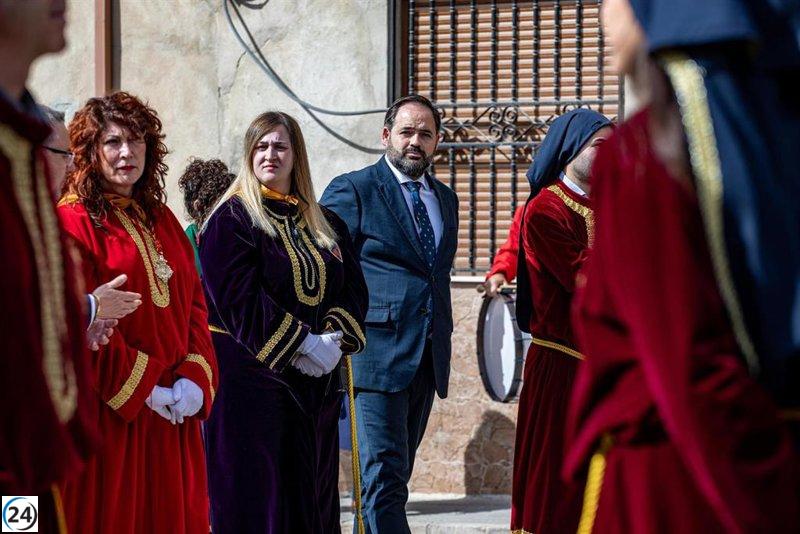 Núñez sugiere apoyo económico para salvar el legado de la Semana Santa.