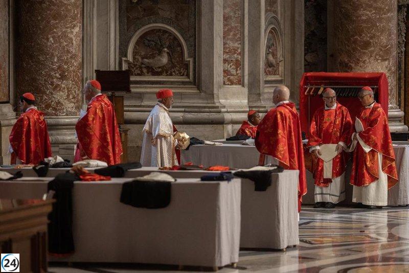 Sacerdote de Alcázar celebra misa con cardenales: 