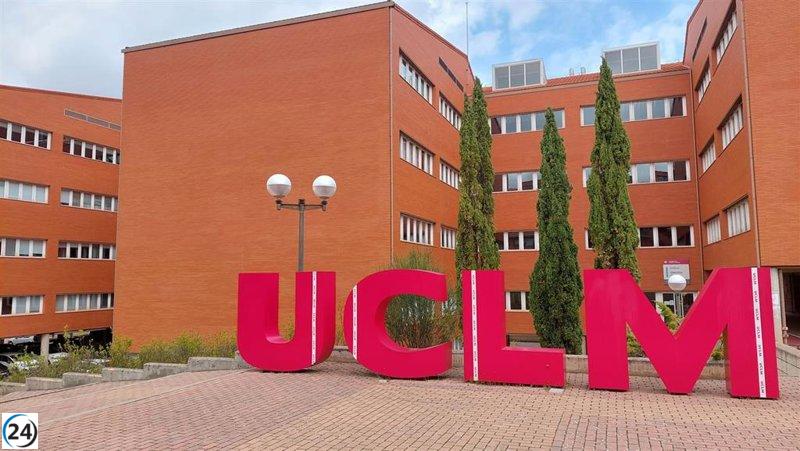 UCLM defiende a profesor suspendido, tildando de “falsas” las acusaciones de acoso.
