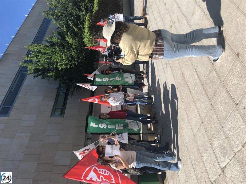 Educadores concertados exigen a la Junta diálogo sobre jubilación parcial, menos horas de clase y compensación por antigüedad.
