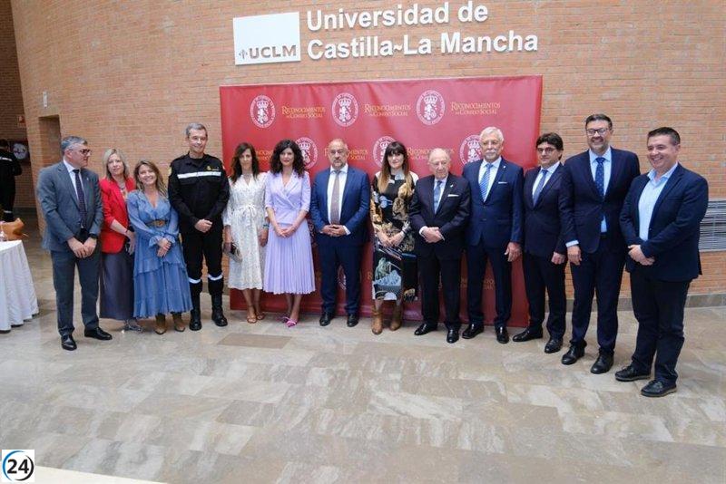 Rozalén y la UME celebran con orgullo los premios 'Reconocimientos' del Consejo Social de la UCLM.