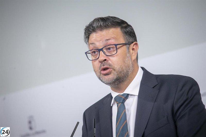 La Junta entregará kits de radio a 156 escuelas en las próximas semanas.