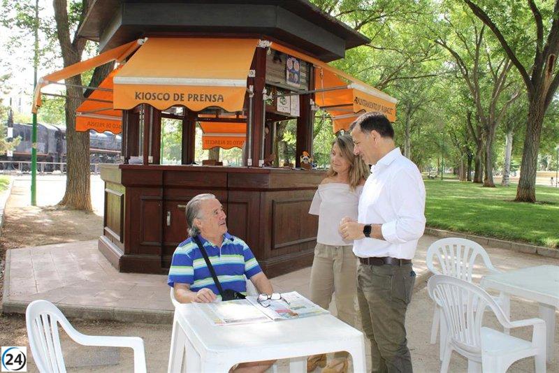 Kioscos de prensa en ocho parques de Albacete promueven la lectura al aire libre y el encuentro social.