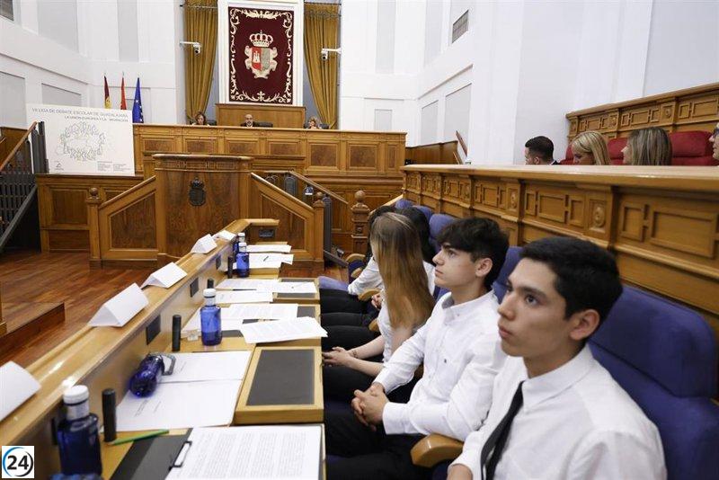 Bellido insta a los jóvenes a orientar un debate político que carece de respeto y no refleja la voz de la mayoría.