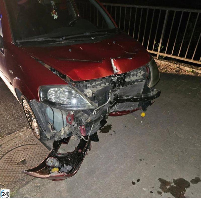 Accidente automovilístico impacta semáforo en la Avenida de San Julián, Cuenca.