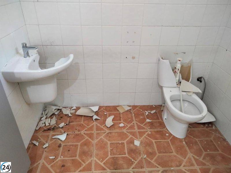 Vandalismo en baños del Parque de la Fiesta del Árbol: el Ayuntamiento solicita cuidar las instalaciones.