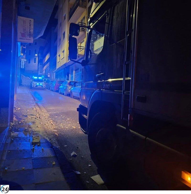 Camión causa estragos en Cuenca al seguir instrucciones de GPS y quedar atrapado en una calle.