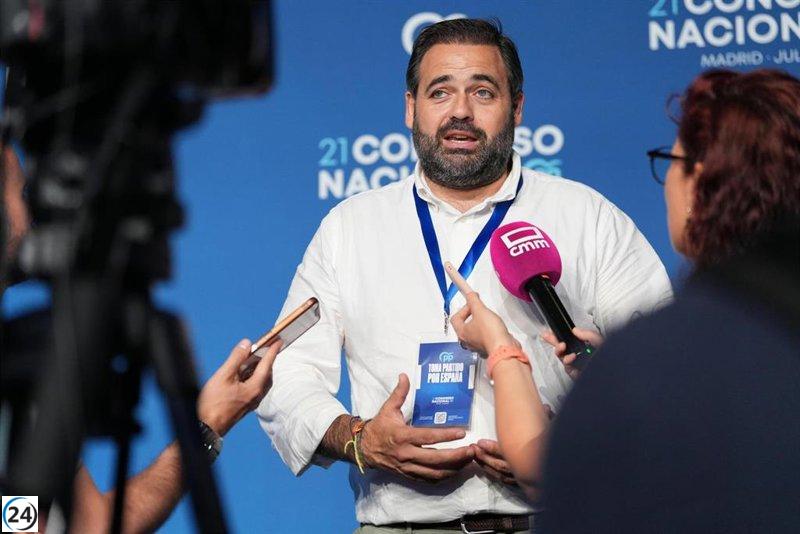 Núñez encabeza a 500 afiliados de C-LM en el Congreso del PP para respaldar a Feijóo en su búsqueda de un nuevo liderazgo.