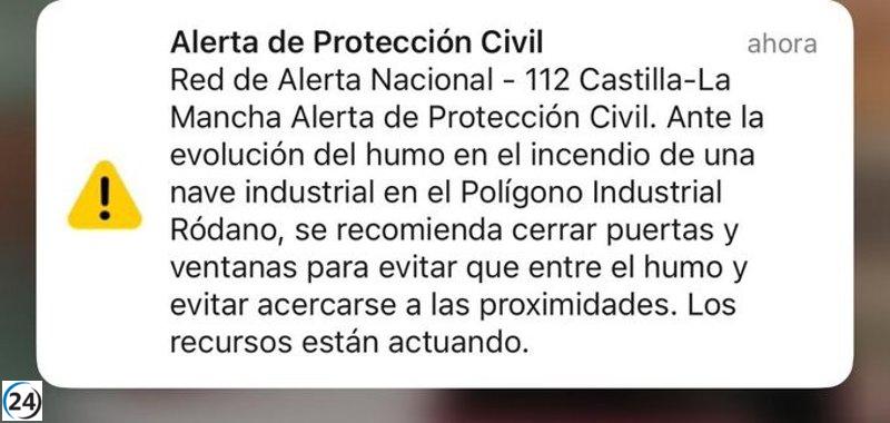 Cabanillas del Campo advierte a sus residentes sobre el peligro de salir debido a la nube tóxica del incendio en Azuqueca.