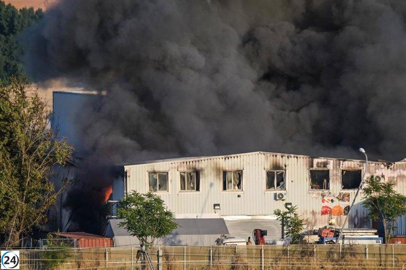 Reactivan restricciones en Azuqueca tras incendio en su polígono industrial.