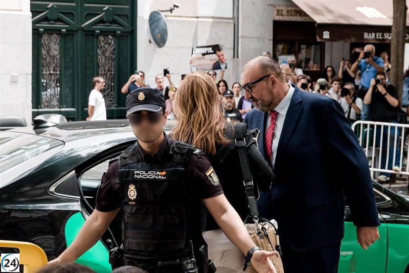 Agudo (PP) cuestiona adjudicación en C-LM vinculada al 'caso Koldo'; PSOE y Junta exigen su renuncia.