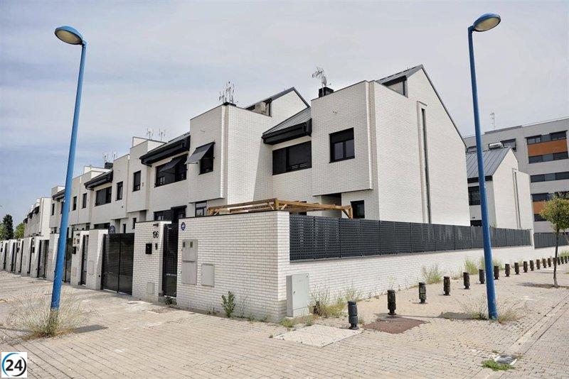 El mercado inmobiliario en C-LM experimenta un fuerte aumento del 69,4% en mayo, con 3.067 propiedades vendidas.