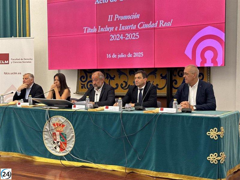 La UCLM abre puertas laborales a tres personas con discapacidad gracias a su innovador programa de inclusión.