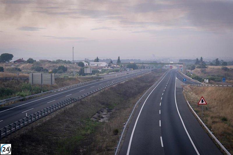 La A-5 y R-5 reabren al tráfico tras controlar el incendio en Méntrida, Toledo.