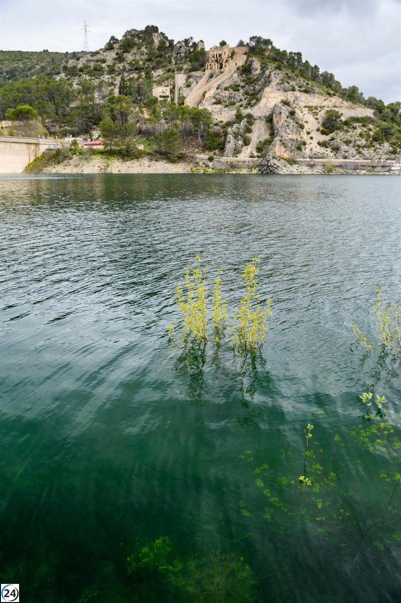 Desaparece hombre de 50 años en el embalse de Entrepeñas durante un baño.