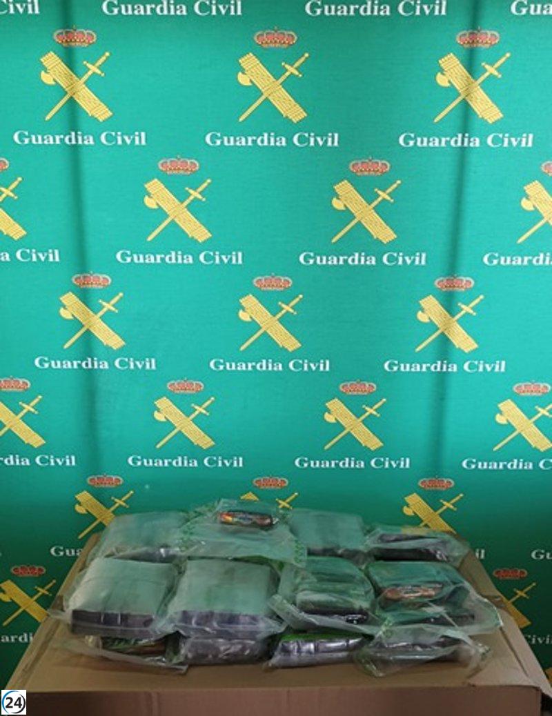 Arrestan a chofer en Villarta de San Juan con 15 kilos de hachís.